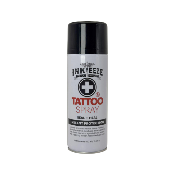 Un vaporisateur de tatouage blanc de 400 ml avec un bouchon noir, comportant une croix médicale noire et blanche sur l'étiquette et la mention « Seal, Protect, Heal » (sceller, protéger, guérir), accompagné d'instructions d'utilisation.