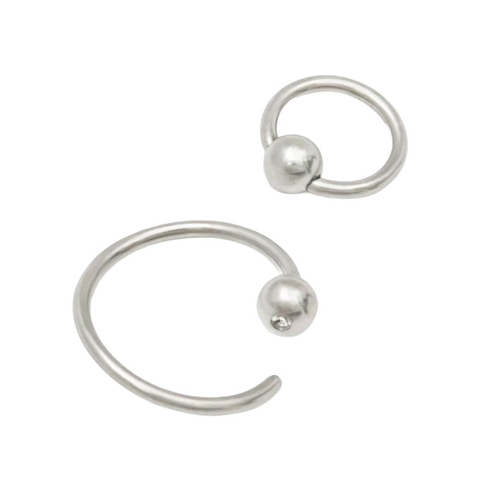 Anello con perlina fissa in titanio ricotto Tilum