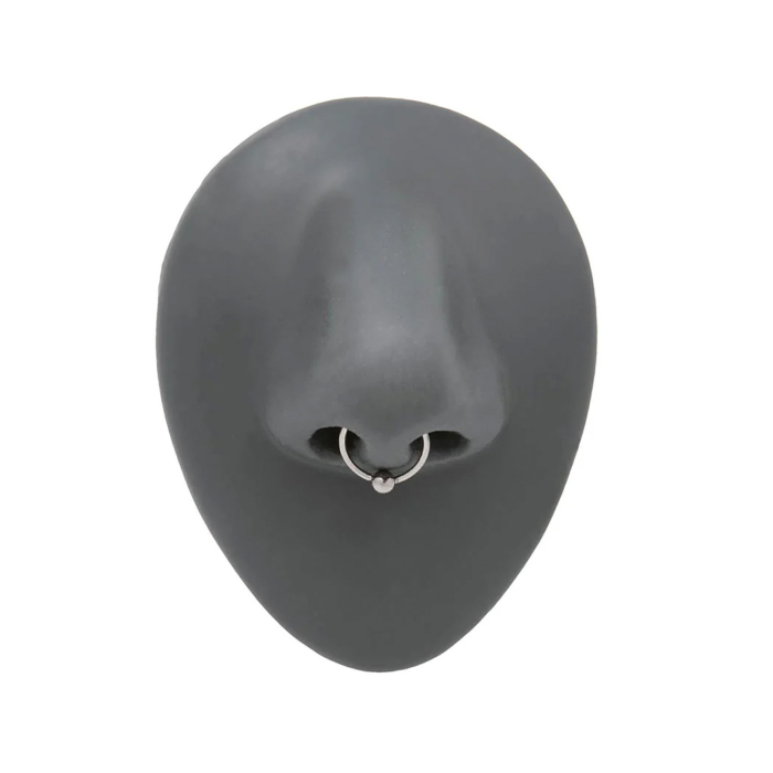 Anello con perlina fissa in titanio ricotto Tilum