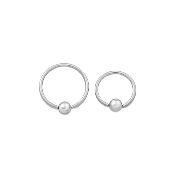 Anello con perlina prigioniera in titanio Tilum e sfera